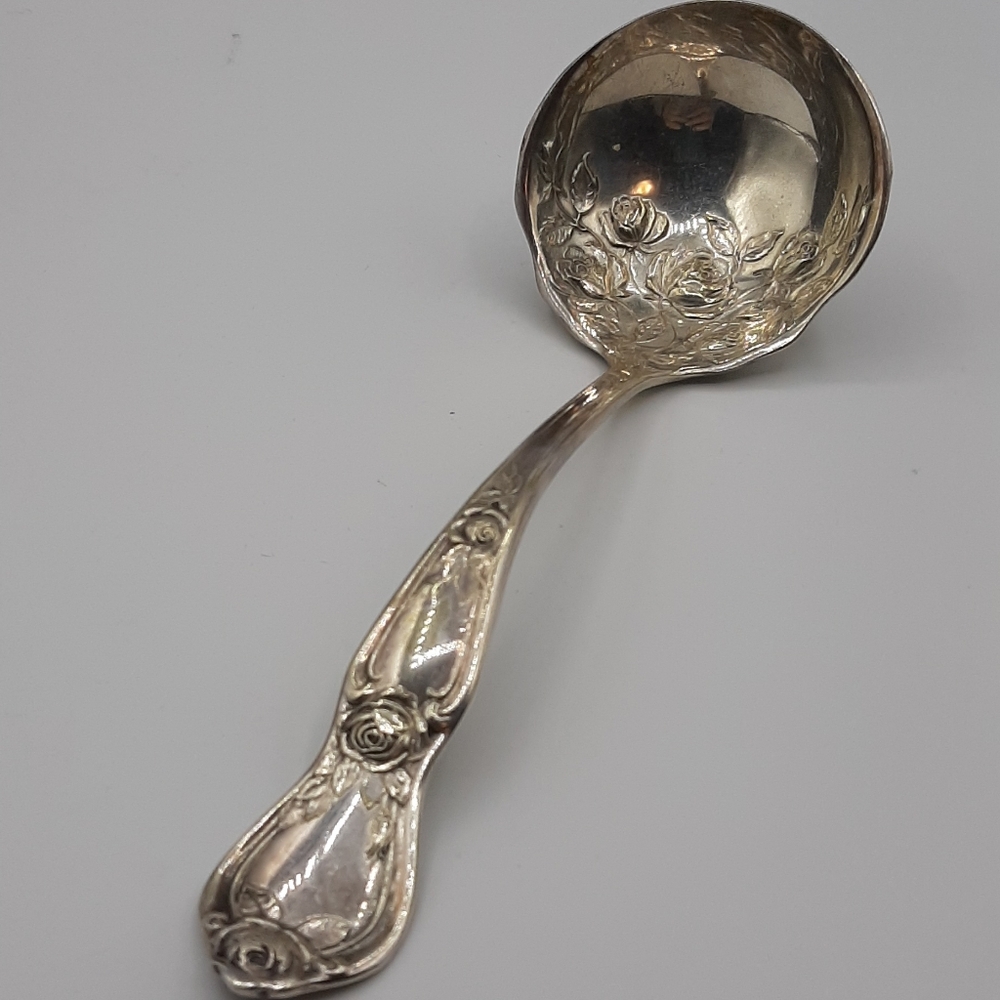 VTG R.C. CO Silver Plate Serving Gravy Ladle Rose Flower Embossed Pattern